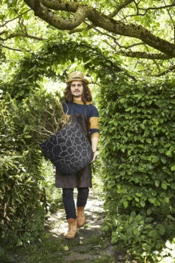 Capi Bloempot Bol Nature Clay NL - D43 X H41cm - Antraciet 5 Capi Bloempot Bol Nature Clay NL - D43 X H41cm - Antraciet -Tuinplantenwinkel pot bol clay nl 43x41 antraciet bloempot 6 12