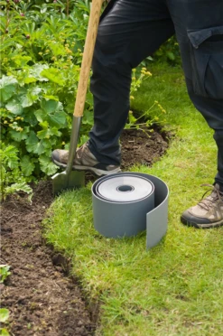 Tuinborderrand PE Grijs 3mm - 10x0,15m - Nature -Tuinplantenwinkel tuinborderrand pe grijs 3mm 10x0 15m nature 2
